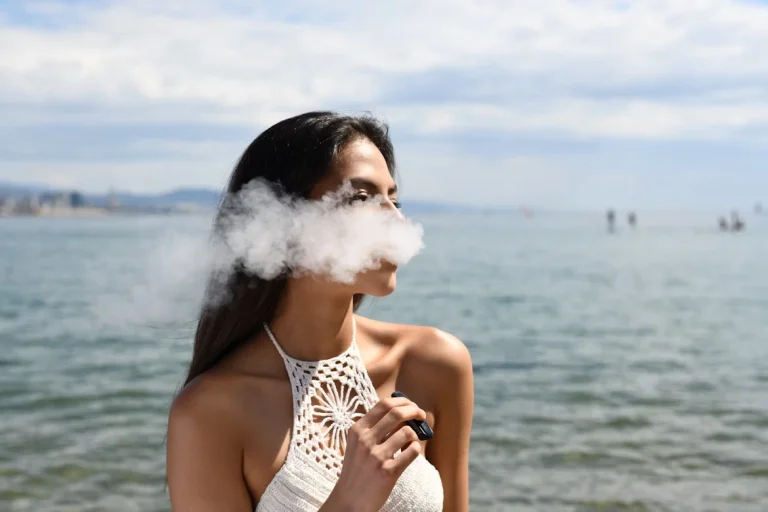 Vaping in UAE Travelling, carrying, smoking rules explained